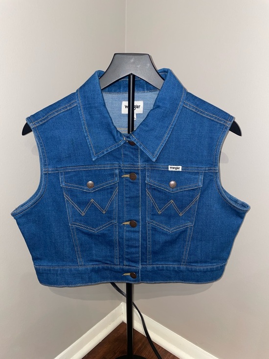 Wrangler Jackets & Blazers - Wrangler Shrunken Denim Vest Low Dip Rinse. Large